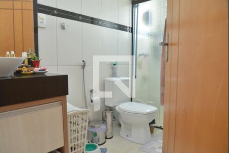 Casa à venda com 300m², 3 quartos e 4 vagasBanheiro da Suíte 1