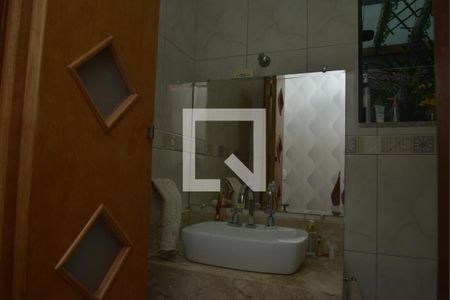 Casa à venda com 300m², 3 quartos e 4 vagasBanheiro 2