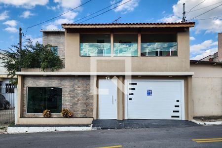 Casa à venda com 150m², 3 quartos e sem vaga Casa à venda com 150m², 3 quartos e sem vagaFachada