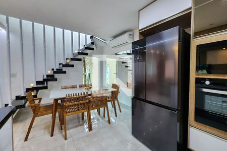 Casa à venda com 150m², 3 quartos e sem vaga Casa à venda com 150m², 3 quartos e sem vagaCozinha