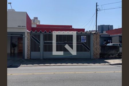 Casa à venda com 280m², 3 quartos e 2 vagasFachada +Placa