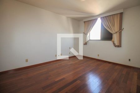 Apartamento à venda com 388m², 4 quartos e 4 vagas Apartamento à venda com 388m², 4 quartos e 4 vagasQuarto 03