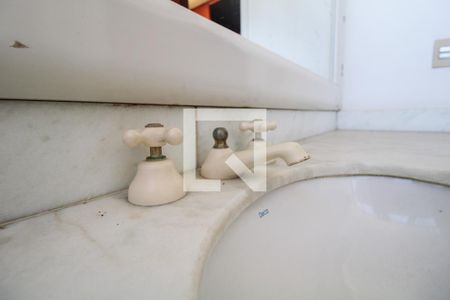 Apartamento à venda com 388m², 4 quartos e 4 vagas Apartamento à venda com 388m², 4 quartos e 4 vagasQuarto 01 Banheiro