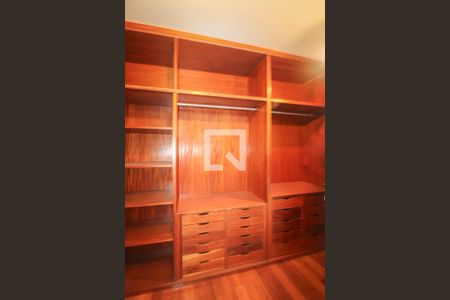 Apartamento à venda com 388m², 4 quartos e 4 vagas Apartamento à venda com 388m², 4 quartos e 4 vagasQuarto 04