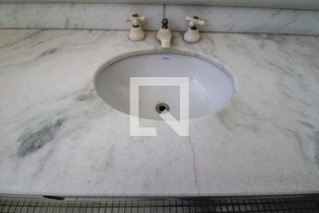 Apartamento à venda com 388m², 4 quartos e 4 vagas Apartamento à venda com 388m², 4 quartos e 4 vagasQuarto 01 Banheiro