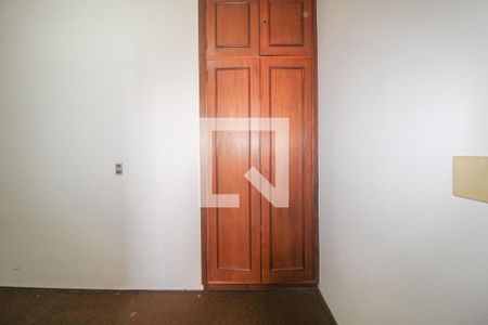 Apartamento à venda com 388m², 4 quartos e 4 vagas Apartamento à venda com 388m², 4 quartos e 4 vagasQuarto de Serviço