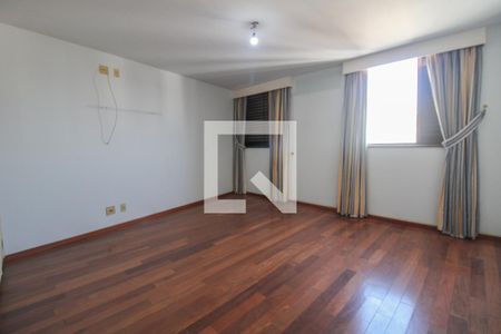 Apartamento à venda com 388m², 4 quartos e 4 vagas Apartamento à venda com 388m², 4 quartos e 4 vagasQuarto 04