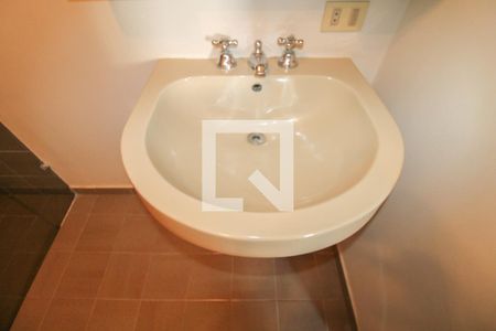 Apartamento à venda com 388m², 4 quartos e 4 vagas Apartamento à venda com 388m², 4 quartos e 4 vagasQuarto 03 Banheiro