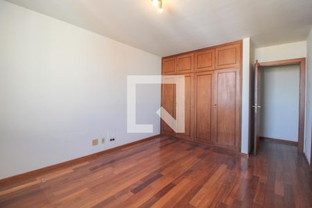 Apartamento à venda com 388m², 4 quartos e 4 vagas Apartamento à venda com 388m², 4 quartos e 4 vagasQuarto 02