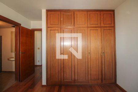 Apartamento à venda com 388m², 4 quartos e 4 vagas Apartamento à venda com 388m², 4 quartos e 4 vagasQuarto 03