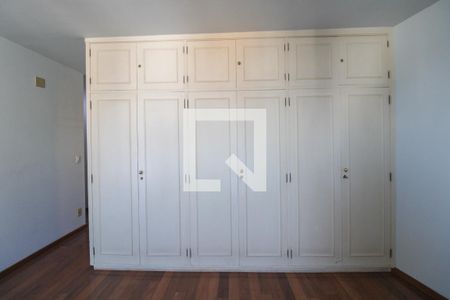 Apartamento à venda com 388m², 4 quartos e 4 vagas Apartamento à venda com 388m², 4 quartos e 4 vagasQuarto 04