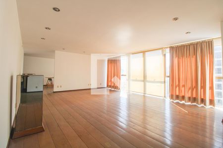 Apartamento à venda com 388m², 4 quartos e 4 vagas Apartamento à venda com 388m², 4 quartos e 4 vagasSala