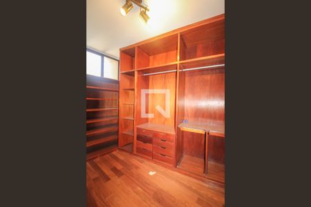 Apartamento à venda com 388m², 4 quartos e 4 vagas Apartamento à venda com 388m², 4 quartos e 4 vagasQuarto 04