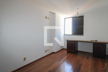 Apartamento à venda com 388m², 4 quartos e 4 vagas Apartamento à venda com 388m², 4 quartos e 4 vagasQuarto 01