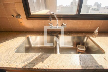 Apartamento à venda com 388m², 4 quartos e 4 vagas Apartamento à venda com 388m², 4 quartos e 4 vagasCozinha