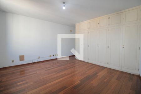 Apartamento à venda com 388m², 4 quartos e 4 vagas Apartamento à venda com 388m², 4 quartos e 4 vagasQuarto 04