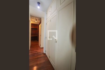 Apartamento à venda com 388m², 4 quartos e 4 vagas Apartamento à venda com 388m², 4 quartos e 4 vagasQuarto 04