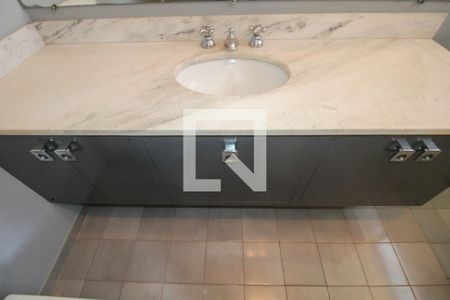 Apartamento à venda com 388m², 4 quartos e 4 vagas Apartamento à venda com 388m², 4 quartos e 4 vagasQuarto 02 Banheiro