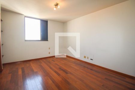Apartamento à venda com 388m², 4 quartos e 4 vagas Apartamento à venda com 388m², 4 quartos e 4 vagasQuarto 02