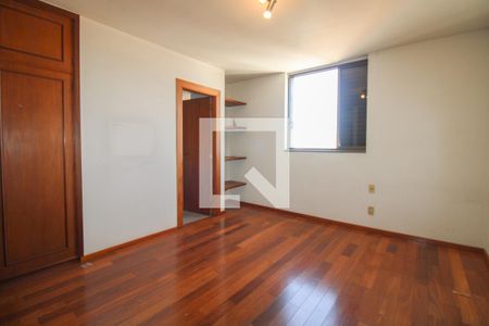 Apartamento à venda com 388m², 4 quartos e 4 vagas Apartamento à venda com 388m², 4 quartos e 4 vagasQuarto 02