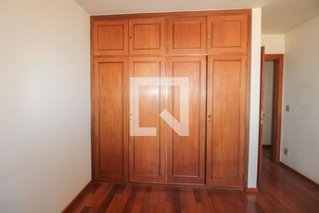 Apartamento à venda com 388m², 4 quartos e 4 vagas Apartamento à venda com 388m², 4 quartos e 4 vagasQuarto 02