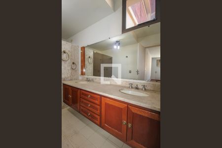 Apartamento à venda com 388m², 4 quartos e 4 vagas Apartamento à venda com 388m², 4 quartos e 4 vagasQuarto 04