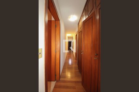 Apartamento à venda com 388m², 4 quartos e 4 vagas Apartamento à venda com 388m², 4 quartos e 4 vagasCorredor