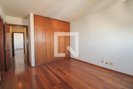 Apartamento à venda com 388m², 4 quartos e 4 vagas Apartamento à venda com 388m², 4 quartos e 4 vagasQuarto 03