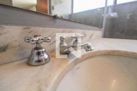 Apartamento à venda com 388m², 4 quartos e 4 vagas Apartamento à venda com 388m², 4 quartos e 4 vagasQuarto 02 Banheiro