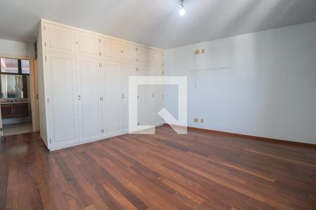 Apartamento à venda com 388m², 4 quartos e 4 vagas Apartamento à venda com 388m², 4 quartos e 4 vagasQuarto 04