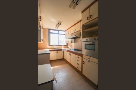 Apartamento à venda com 388m², 4 quartos e 4 vagas Apartamento à venda com 388m², 4 quartos e 4 vagasCozinha