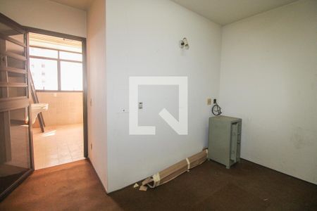 Apartamento à venda com 388m², 4 quartos e 4 vagas Apartamento à venda com 388m², 4 quartos e 4 vagasQuarto de Serviço