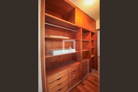 Apartamento à venda com 388m², 4 quartos e 4 vagas Apartamento à venda com 388m², 4 quartos e 4 vagasQuarto 01