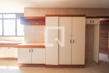 Apartamento à venda com 388m², 4 quartos e 4 vagas Apartamento à venda com 388m², 4 quartos e 4 vagasCozinha