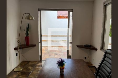 Casa à venda com 430m², 5 quartos e 3 vagasEscritório