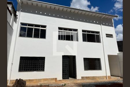 Casa à venda com 430m², 5 quartos e 3 vagasFachada