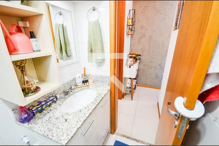 Apartamento à venda com 67m², 2 quartos e 1 vaga Apartamento à venda com 67m², 2 quartos e 1 vagaBanheiro Social