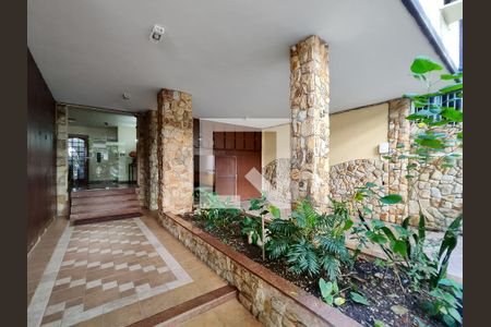 Apartamento à venda com 70m², 2 quartos e 1 vaga Apartamento à venda com 70m², 2 quartos e 1 vagaFachada e portaria