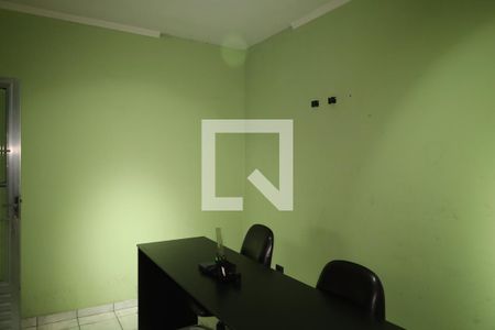 Casa à venda com 94m², 2 quartos e 2 vagasEscritório