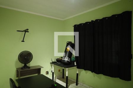 Casa à venda com 94m², 2 quartos e 2 vagasEscritório