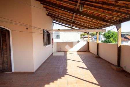 Casa de condomínio à venda com 100m², 3 quartos e 1 vagaTerraço