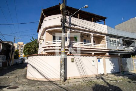 Casa de condomínio à venda com 100m², 3 quartos e 1 vagaFachada