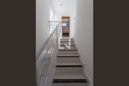 Apartamento à venda com 87m², 2 quartos e 1 vaga Apartamento à venda com 87m², 2 quartos e 1 vagaEscada