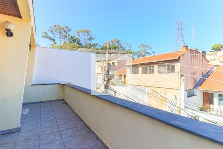 Casa à venda com 160m², 3 quartos e 2 vagas Casa à venda com 160m², 3 quartos e 2 vagasVaranda