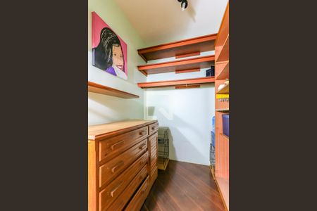 Casa à venda com 160m², 3 quartos e 2 vagas Casa à venda com 160m², 3 quartos e 2 vagasCloset da Suíte 1