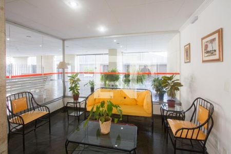 Apartamento à venda com 136m², 2 quartos e 1 vaga Apartamento à venda com 136m², 2 quartos e 1 vagaHall