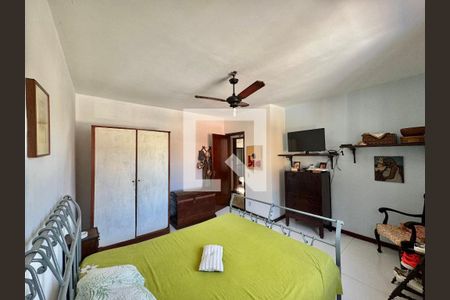 Casa de condomínio à venda com 182m², 4 quartos e 3 vagas Casa de condomínio à venda com 182m², 4 quartos e 3 vagasQuarto 1