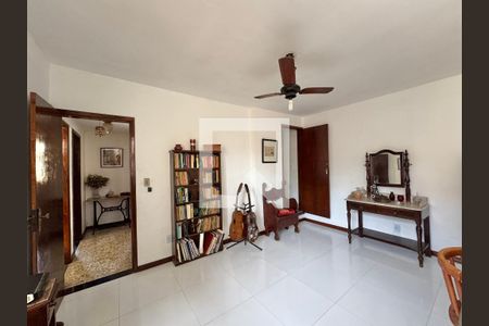 Casa de condomínio à venda com 182m², 4 quartos e 3 vagas Casa de condomínio à venda com 182m², 4 quartos e 3 vagasSala - Segundo andar