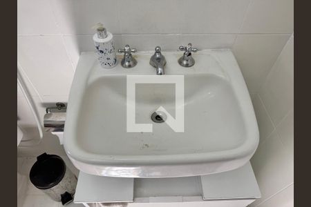 Casa de condomínio à venda com 182m², 4 quartos e 3 vagas Casa de condomínio à venda com 182m², 4 quartos e 3 vagasBanheiro Social