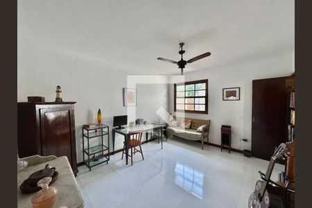 Casa de condomínio à venda com 182m², 4 quartos e 3 vagas Casa de condomínio à venda com 182m², 4 quartos e 3 vagasSala - Segundo andar